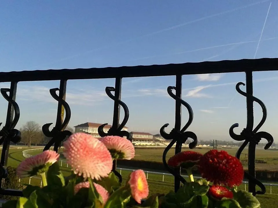 Ferienwohnung Rennbahn - Life Iffezheim; Wohnen mit Rennbahnblick Iffezheim