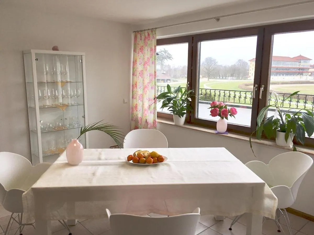 Ferienwohnung Rennbahn - Life Iffezheim; Wohnen mit Rennbahnblick