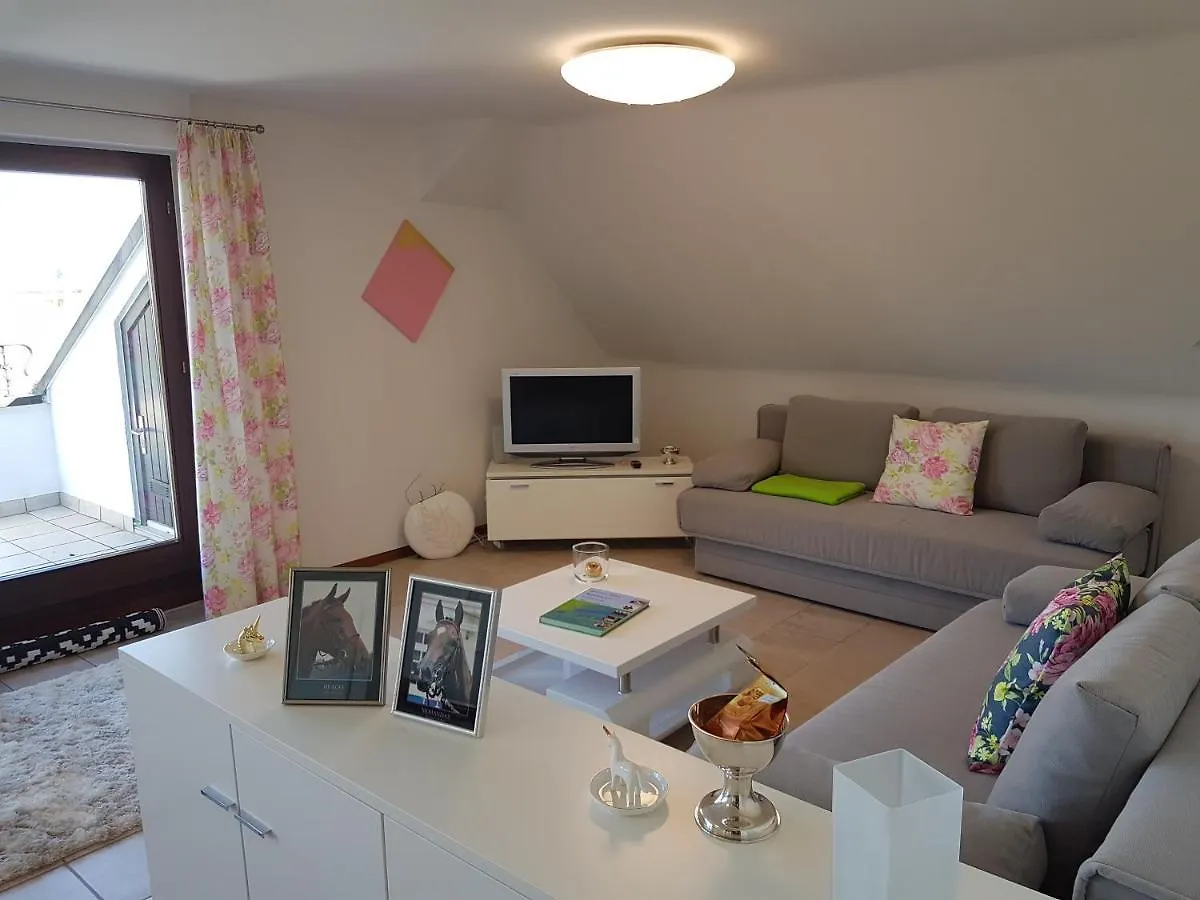 Ferienwohnung Rennbahn - Life Iffezheim; Wohnen mit Rennbahnblick 0*, Iffezheim