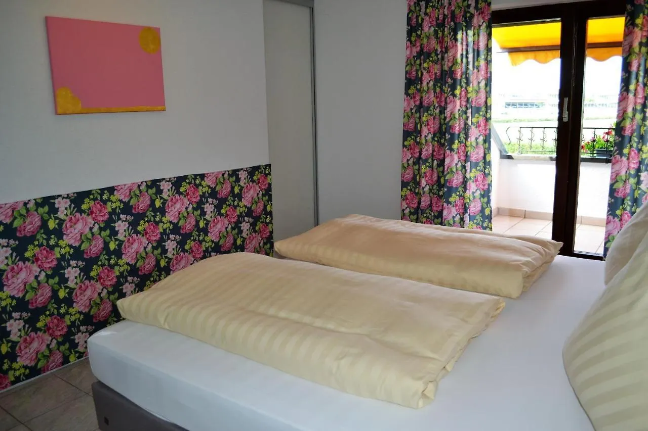 Ferienwohnung Rennbahn - Life Iffezheim; Wohnen mit Rennbahnblick 0*, Iffezheim Deutschland