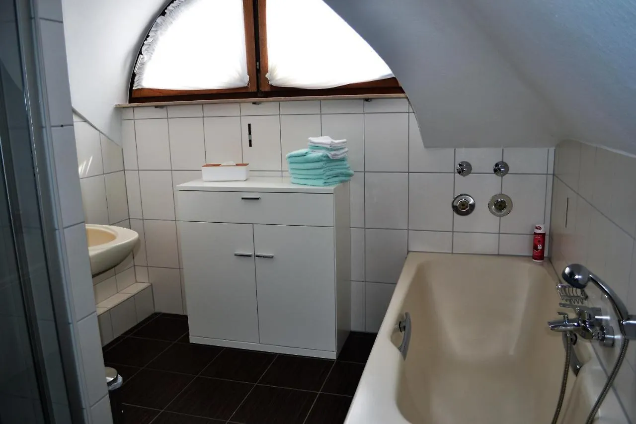 Apartment Ferienwohnung Rennbahn - Life Iffezheim; Wohnen mit Rennbahnblick